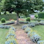 Bed & Breakfast Evasion Romantique Au Prieure Avec Jardin En Anjou, Petit-dejeuner Inclus - Fr-1-622-63 3*