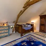 évasion Romantique Au Prieuré Avec Jardin En Anjou, Petit-déjeuner Inclus - Fr-1-622-63 Couette-café