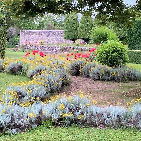 Bed & Breakfast évasion Romantique Au Prieuré Avec Jardin En Anjou, Petit-déjeuner Inclus - Fr-1-622-63