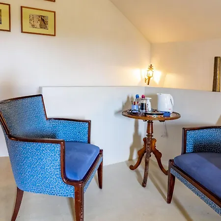 Bed & Breakfast évasion Romantique Au Prieuré Avec Jardin En Anjou, Petit-déjeuner Inclus - Fr-1-622-63