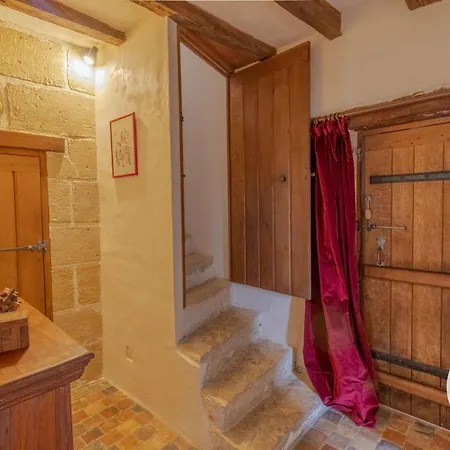 évasion Romantique Au Prieuré Avec Jardin En Anjou, Petit-déjeuner Inclus - Fr-1-622-63 Bed & Breakfast