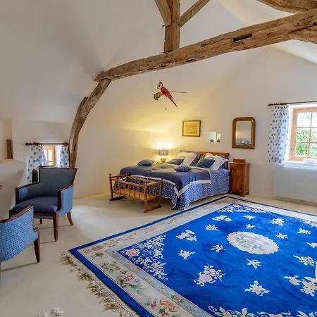 évasion Romantique Au Prieuré Avec Jardin En Anjou, Petit-déjeuner Inclus - Fr-1-622-63 Bed and breakfast Doue-en-Anjou