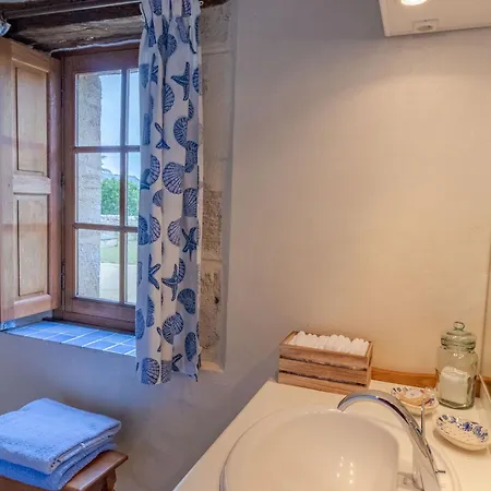 Bed & Breakfast évasion Romantique Au Prieuré Avec Jardin En Anjou, Petit-déjeuner Inclus - Fr-1-622-63 3*
