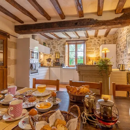 Bed & Breakfast Evasion Romantique Au Prieure Avec Jardin En Anjou, Petit-dejeuner Inclus 3*
