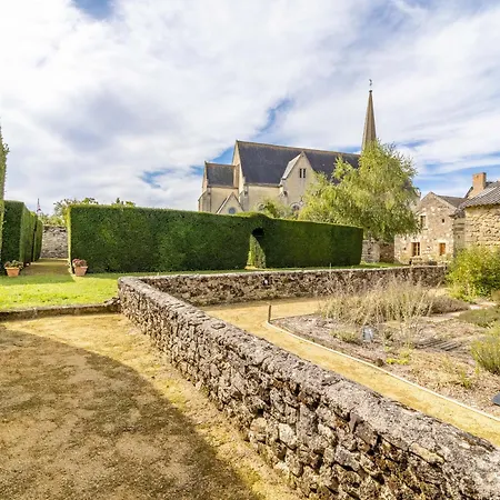 Evasion Romantique Au Prieure Avec Jardin En Anjou, Petit-dejeuner Inclus - Fr-1-622-63