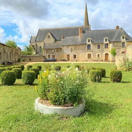 évasion Romantique Au Prieuré Avec Jardin En Anjou, Petit-déjeuner Inclus - Fr-1-622-63 3*