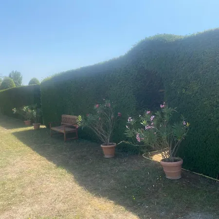Bed & Breakfast Evasion Romantique Au Prieure Avec Jardin En Anjou, Petit-dejeuner Inclus 3*