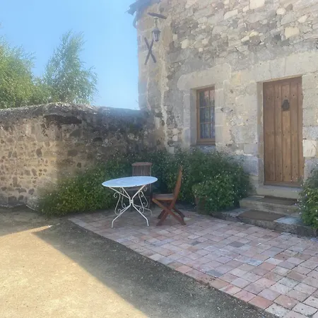Evasion Romantique Au Prieure Avec Jardin En Anjou, Petit-dejeuner Inclus - Fr-1-622-63 3* Doue-en-Anjou