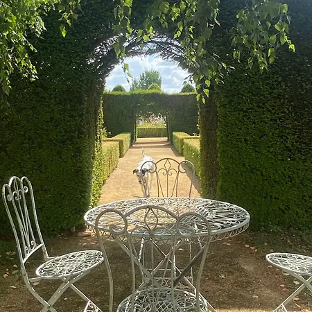 Evasion Romantique Au Prieure Avec Jardin En Anjou, Petit-dejeuner Inclus - Fr-1-622-63 Doue-en-Anjou
